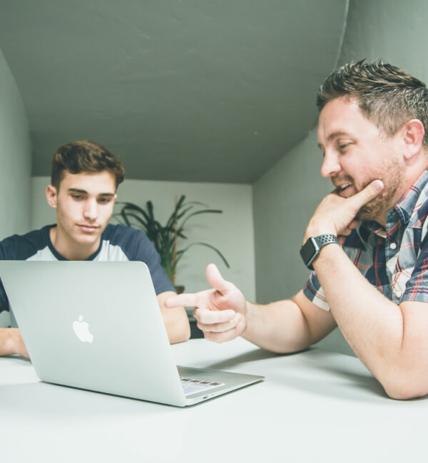 KI-fuer-Unternehmen-KI-denkt-nicht