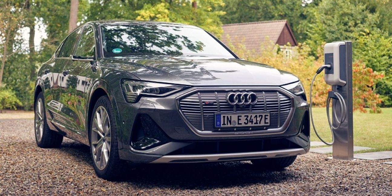 Dieses Bild zeigt ein Audi Fahrzeug und verdeutlicht das Thema Flottenmanagement: Verbrenner und E-Autos