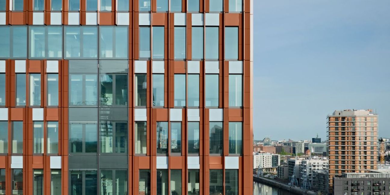 Dieses Bild zeigt ein Unternehmensgebäude und verdeutlicht das Thema Energieförderungen für Unternehmen 2026