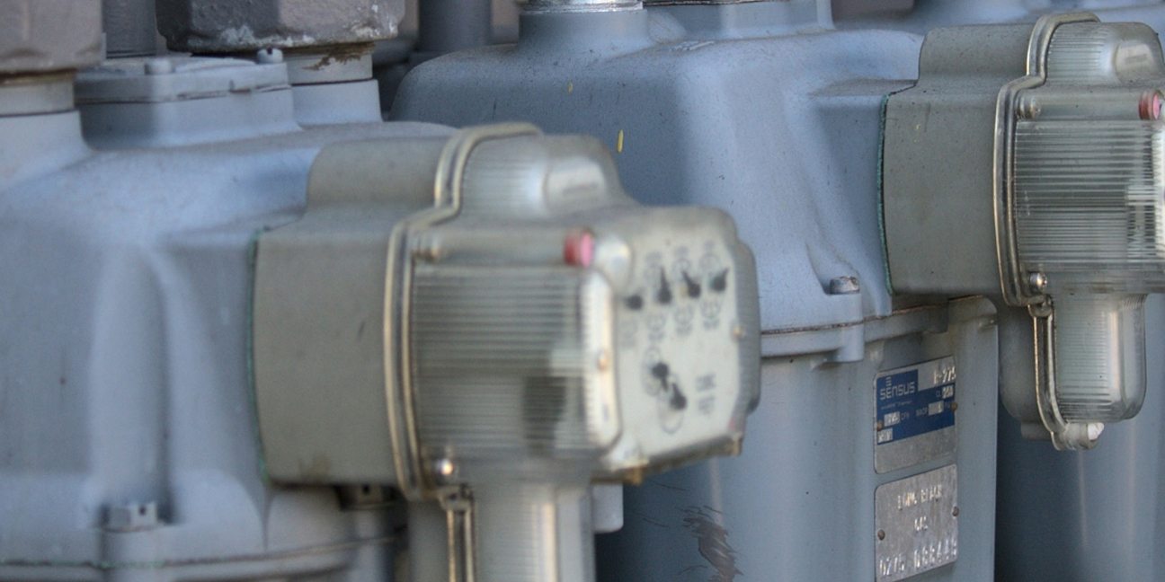 Lastgang Header Bild zeigt ein paar alte analoge Gaszähler
