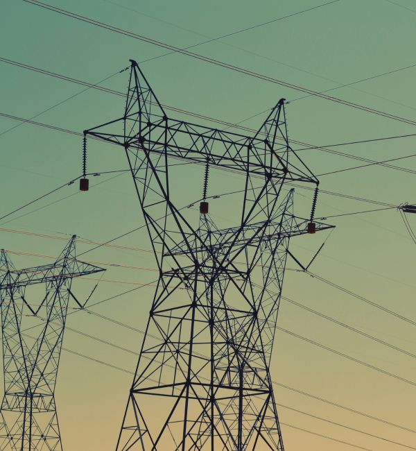 DIeses Bild zeigt ein Stromnetz und verdeutlicht das Thema Strompreisentwicklungs 2026
