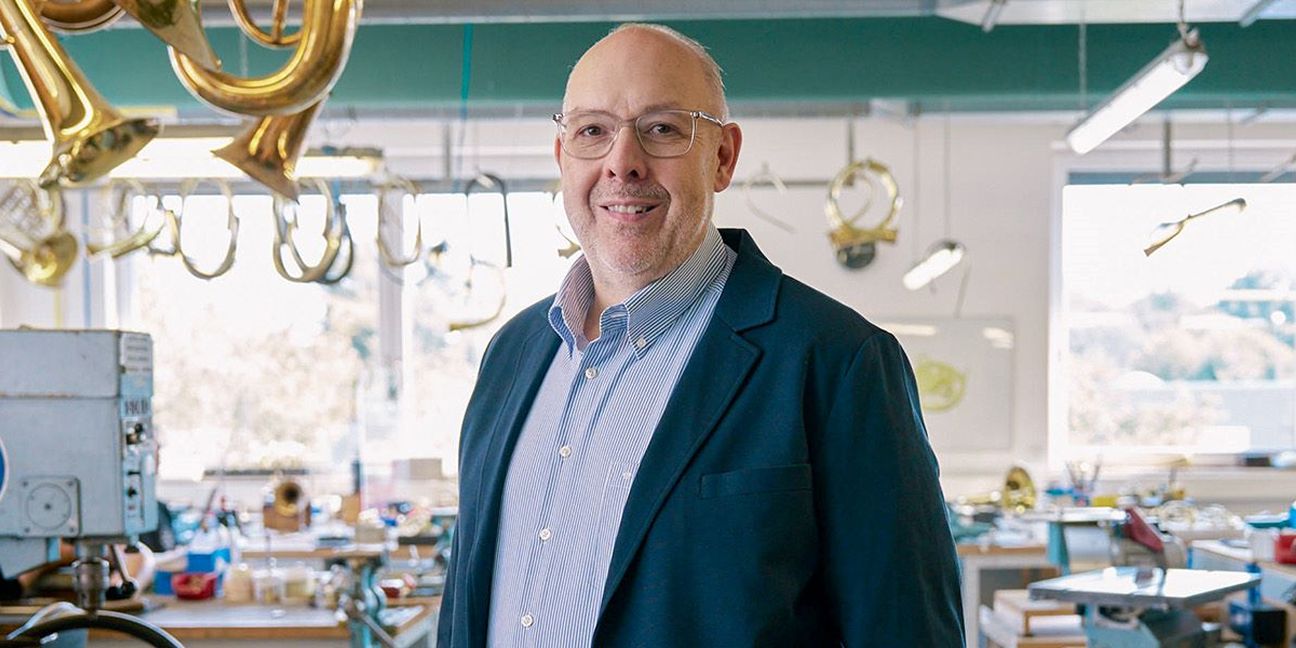 Dieses Bild zeigt Philipp Alexander und verdeutlicht das Thema Interview: Zwischen Tradition und Innovation die Gebr. Alexander GmbH