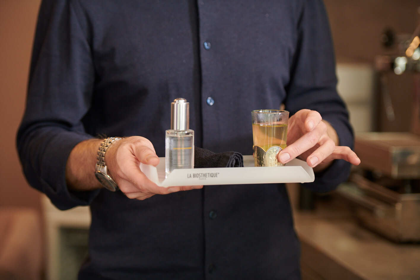 Kosmetik auf einem Tablett