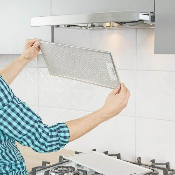 Filter-Austausch an der Dunstabzugshaube