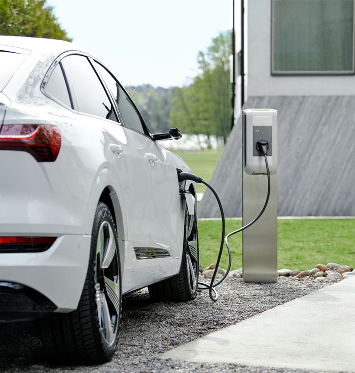 E-Auto lädt an KEBA Wallbox