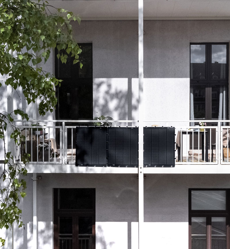 Balkonkraftwerk an einem Balkon