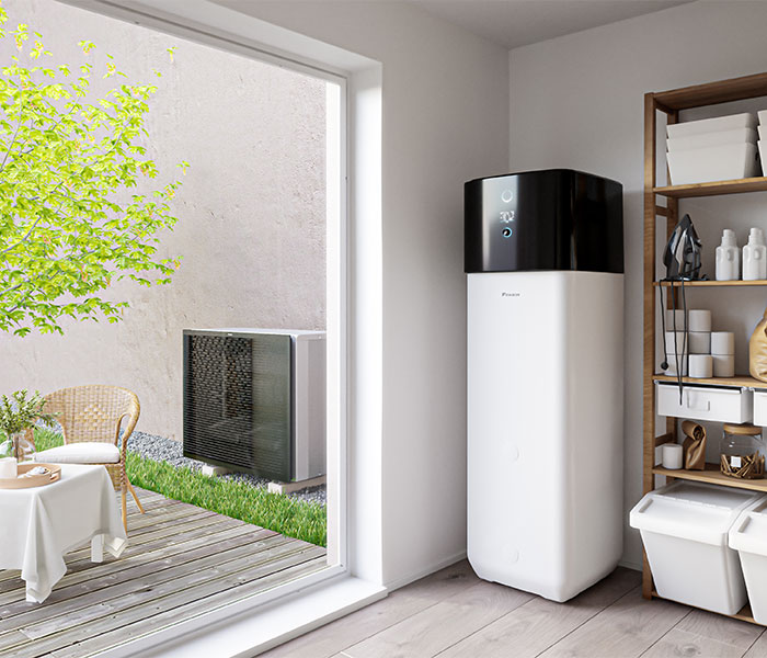 Daikin Hochtemperatur-Wärmepumpe auf der Terrasse