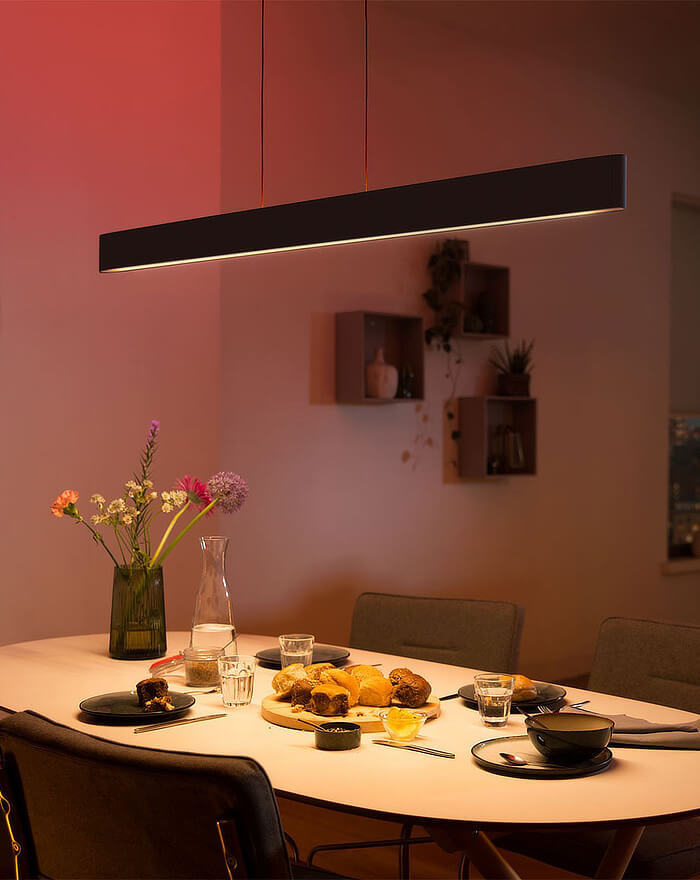 Philips Hue Pendelleuchte über Esstisch