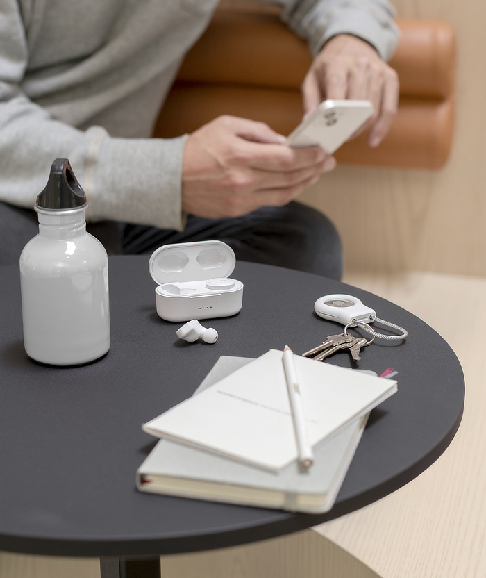 In-Ear Kopfhörer auf Tisch