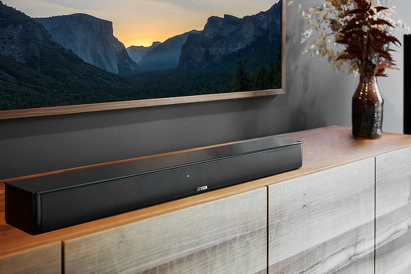 WLAN-Soundbar Canton auf TV-Anrichte