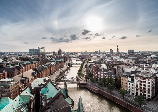 Vattenfall E-Mobility Elektromobliltät Hamburg Skyline Elbe Hafen