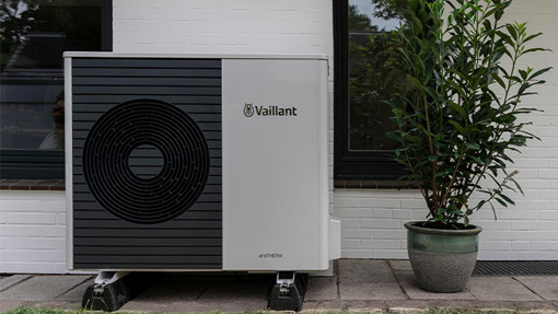 Wärmepumpe an Hauswand