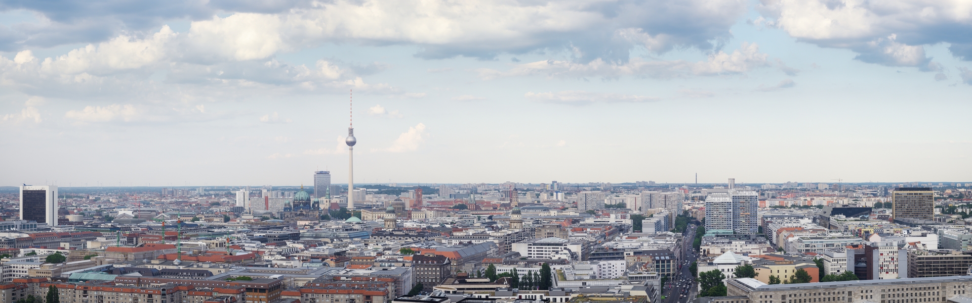 Panorama Ansicht Stadt Berlin mit dem Wahrzeichen Berliner Fernsehturm