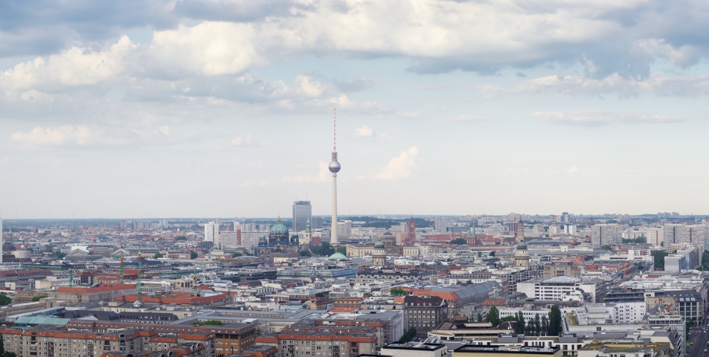 Panorama Ansicht Stadt Berlin mit dem Wahrzeichen Berliner Fernsehturm