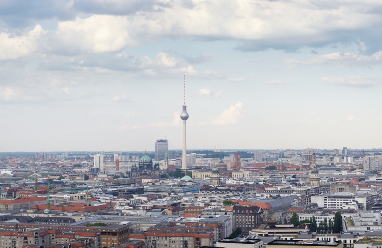 Panorama Ansicht Stadt Berlin mit dem Wahrzeichen Berliner Fernsehturm