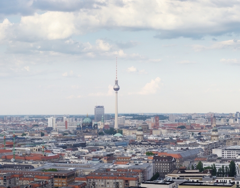Panorama Ansicht Stadt Berlin mit dem Wahrzeichen Berliner Fernsehturm