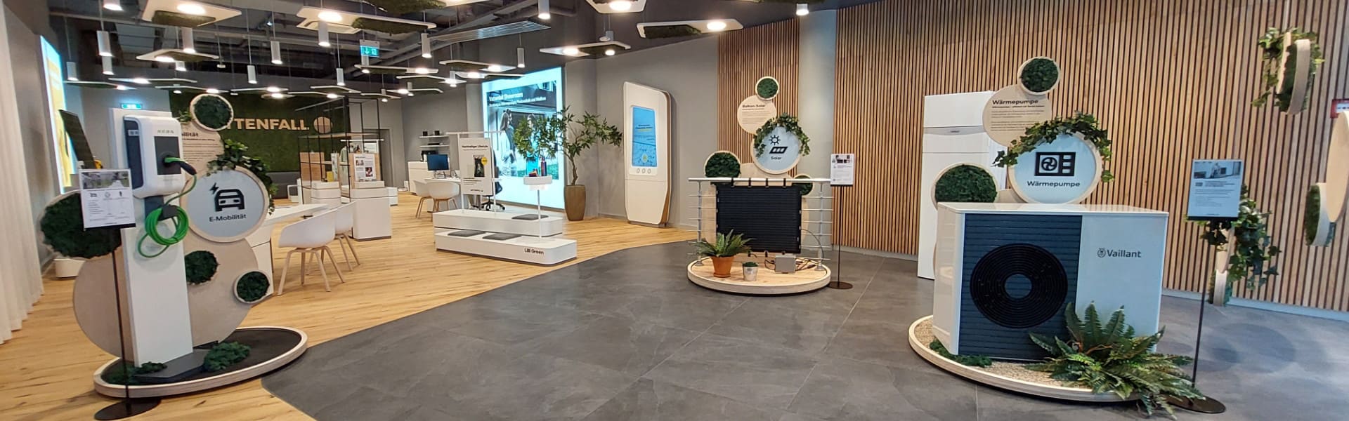 Mitarbeiter und Kunden im Vattenfall store