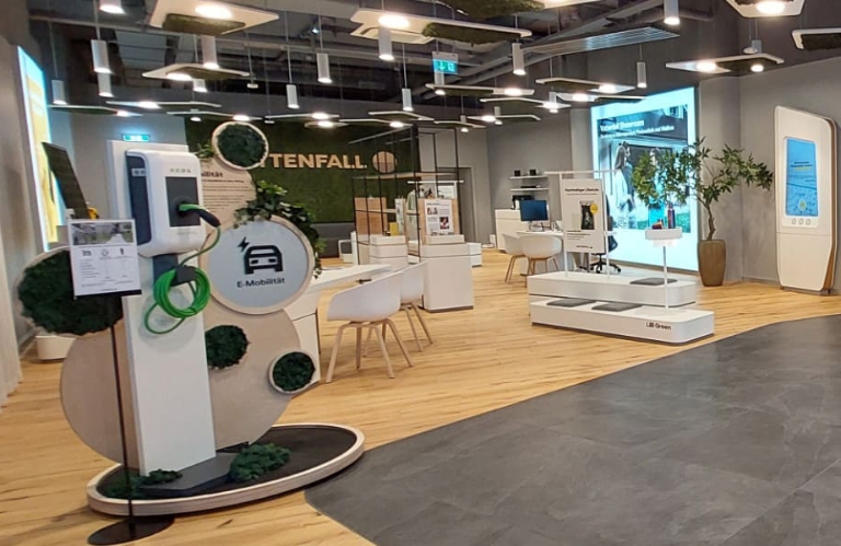 Mitarbeiter und Kunden im Vattenfall store