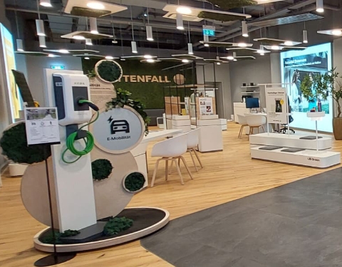 Mitarbeiter und Kunden im Vattenfall store